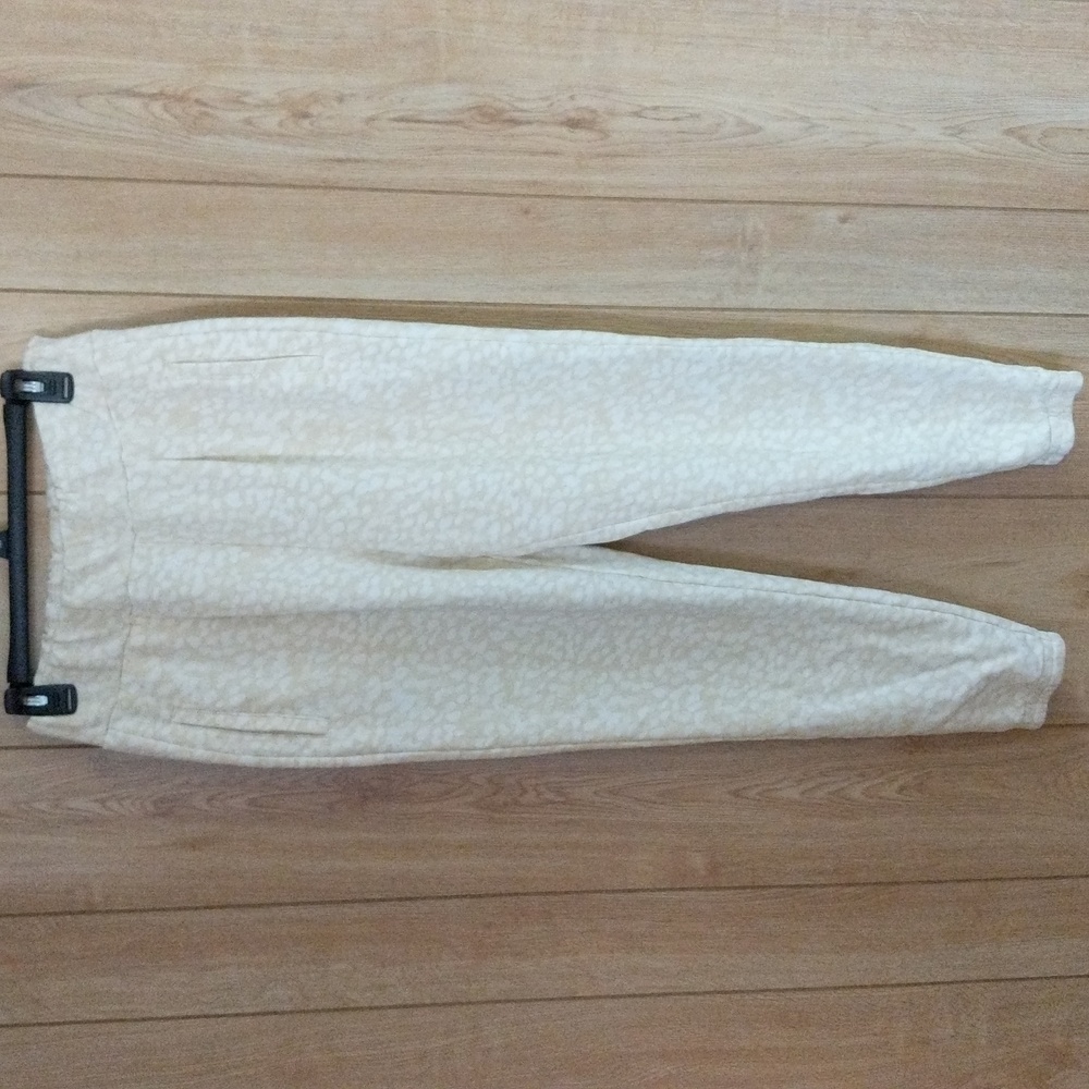 Fabletics Jogger Size Small - Picture 5 of 9